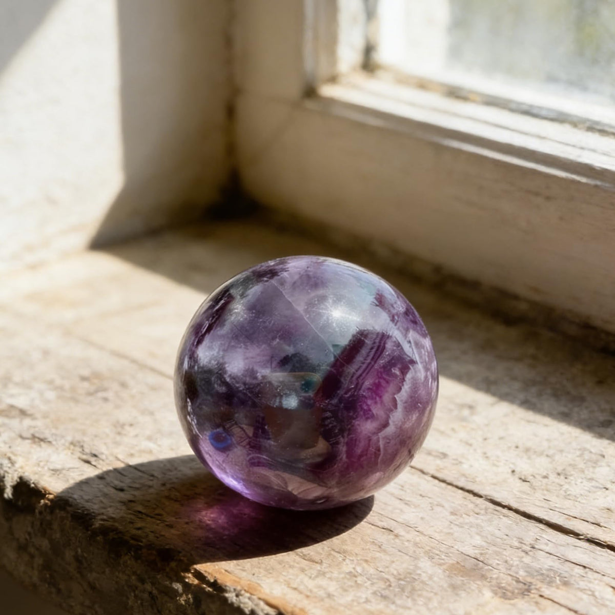AierCrystal Natural Stone Crystal Sphere Feng Shui Home Decoration Ball Positive Energy Scrying Orb for Meditation Tool for Spiritual Space Purification Globe Diameter4-5cm Fluorite Sphere