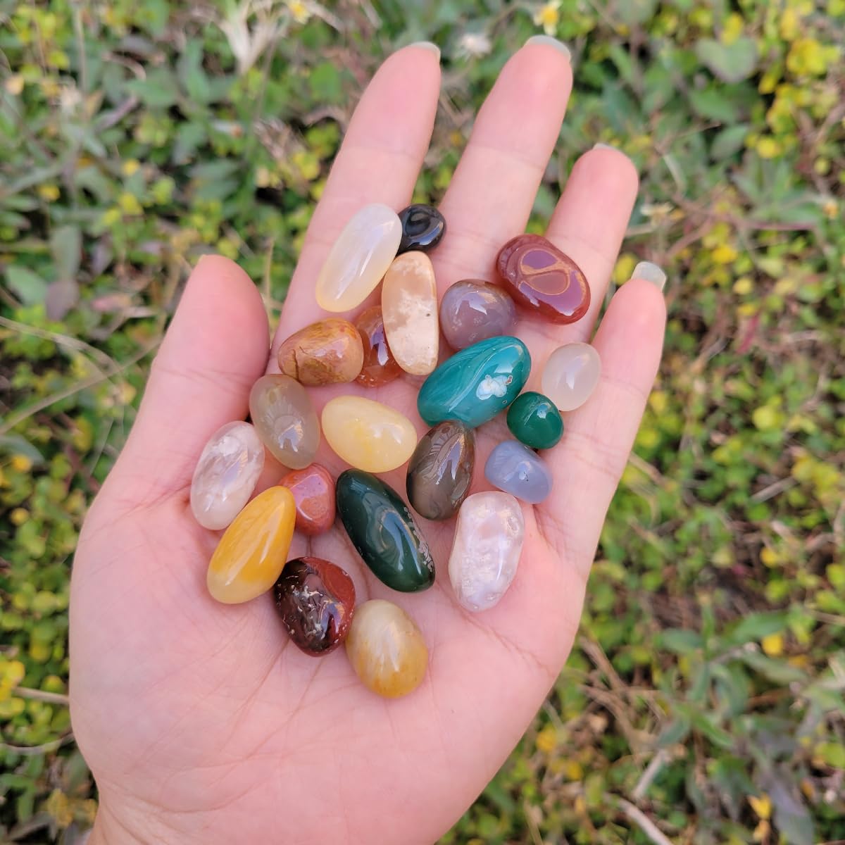 1,000 Carats Mixed Agates Handpicked Tumbled Stones Crystals Chips 0.4''-0.6'' Bulk Pocket Stones for Healing, Reiki, Meditation, Witchcraft and Home Decorations (Mixed Agate)