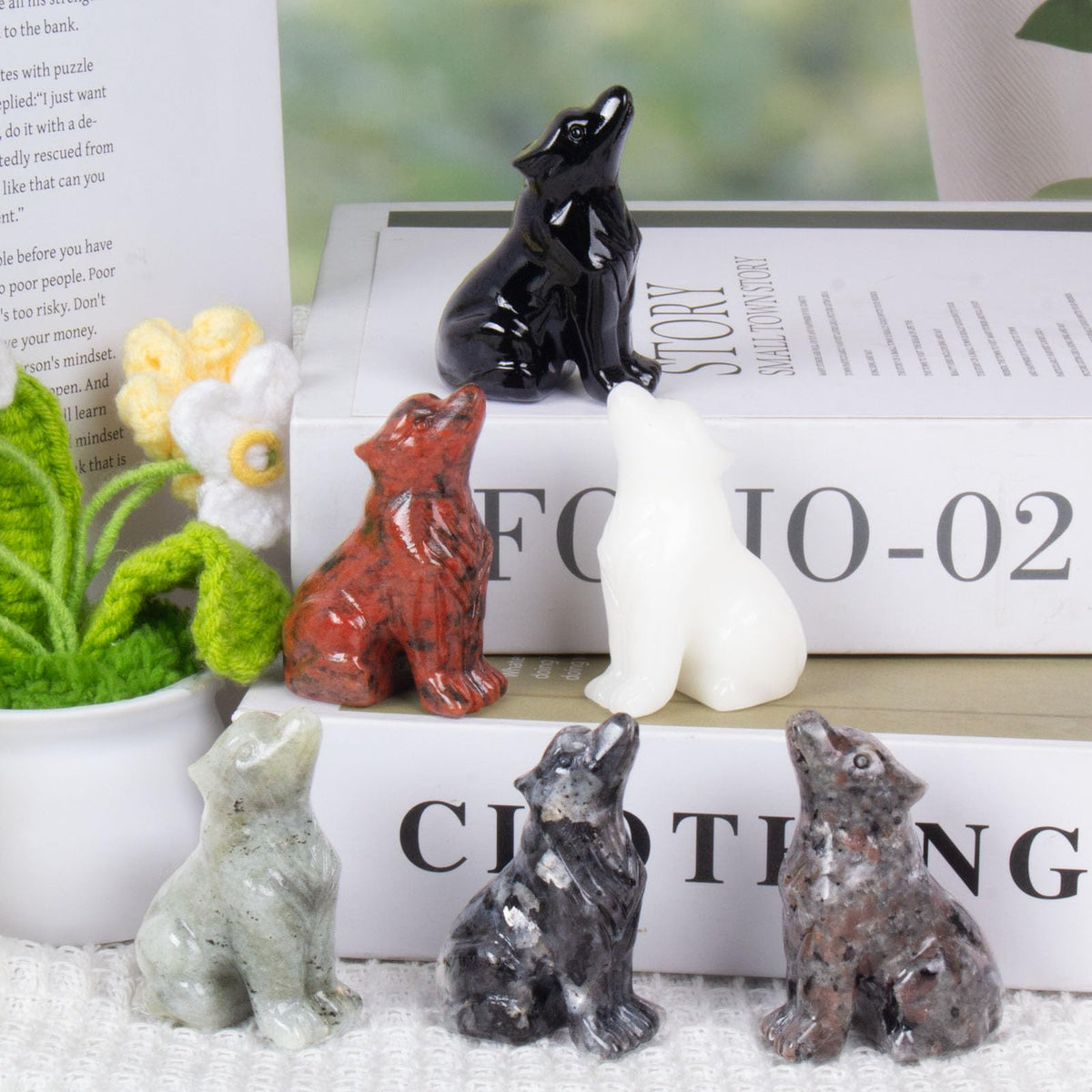 Hguxmcu White Jade Wolf Figurine,Crystal Carved Statue for Home Office Desk Decor,Hand Carved 1.8 Inch Healing Crystal,Spirit Animal Gift for Wolf Lovers,Good Luck Feng Shui Protection Totem