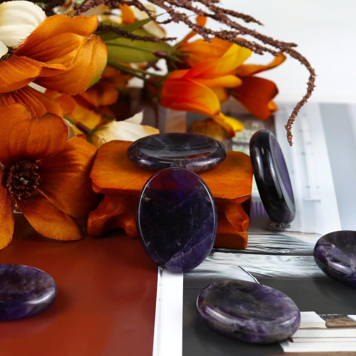 Nvzi Worry Stones Amethyst Crystal Rock, Chakra Crystals and Healing Stones, Oval Palm Stone, Thumb Stone, Crystals for Beginners, Spiritual Gifts for Women, Meditation Accessories (1PCS)