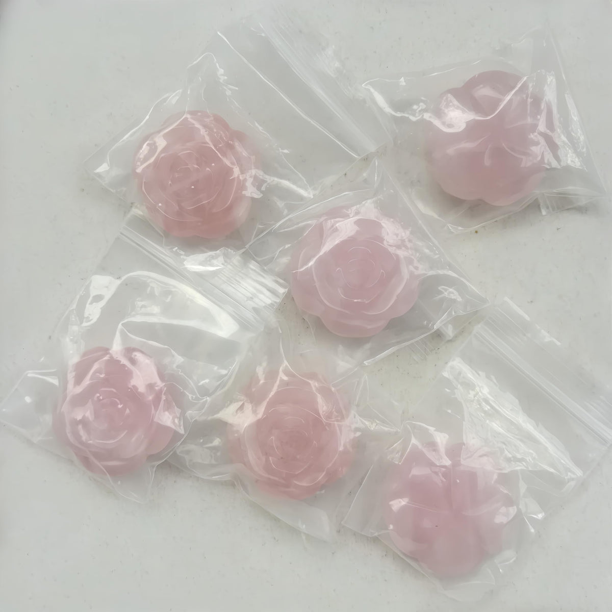 Sunshcat Natural Rose Quartz Crystal Rose Pendant,Three Dimensional Carved Healing Meditation Jewelry Crystals and Healing Stone Figurine,Suitable for DIY Jewelry Making and Valentine's Day Gift