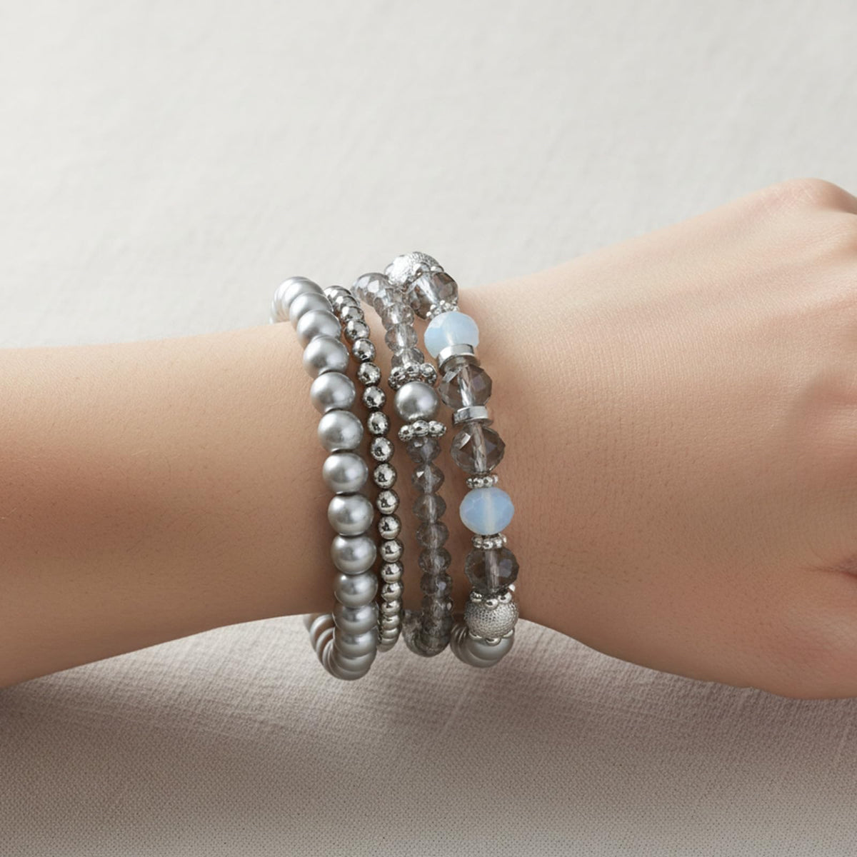 Heclia Beaded Stretch Bracelets Silver Stackable Crystal Beads Bracelets 5PCS Beaded Boho Stretch Bracelet Layering Crystal Stone Bead Bracelet Trendy Costume Jewelry Gifts for Women