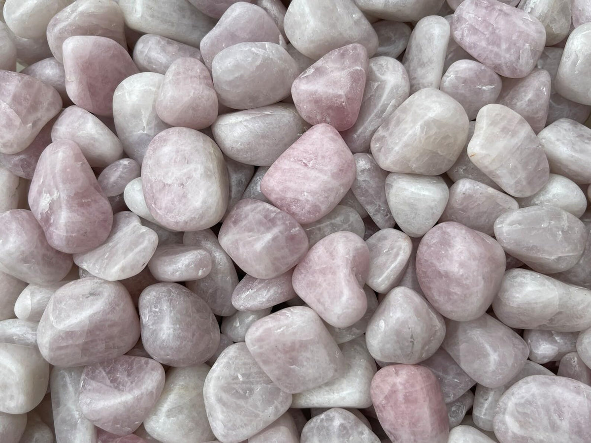GAF TREASURES 5 Pcs Kunzite Tumbled Stones, Polished Natural Kunzite Gemstone, Kunzite Healing Crystals (Kunzite)