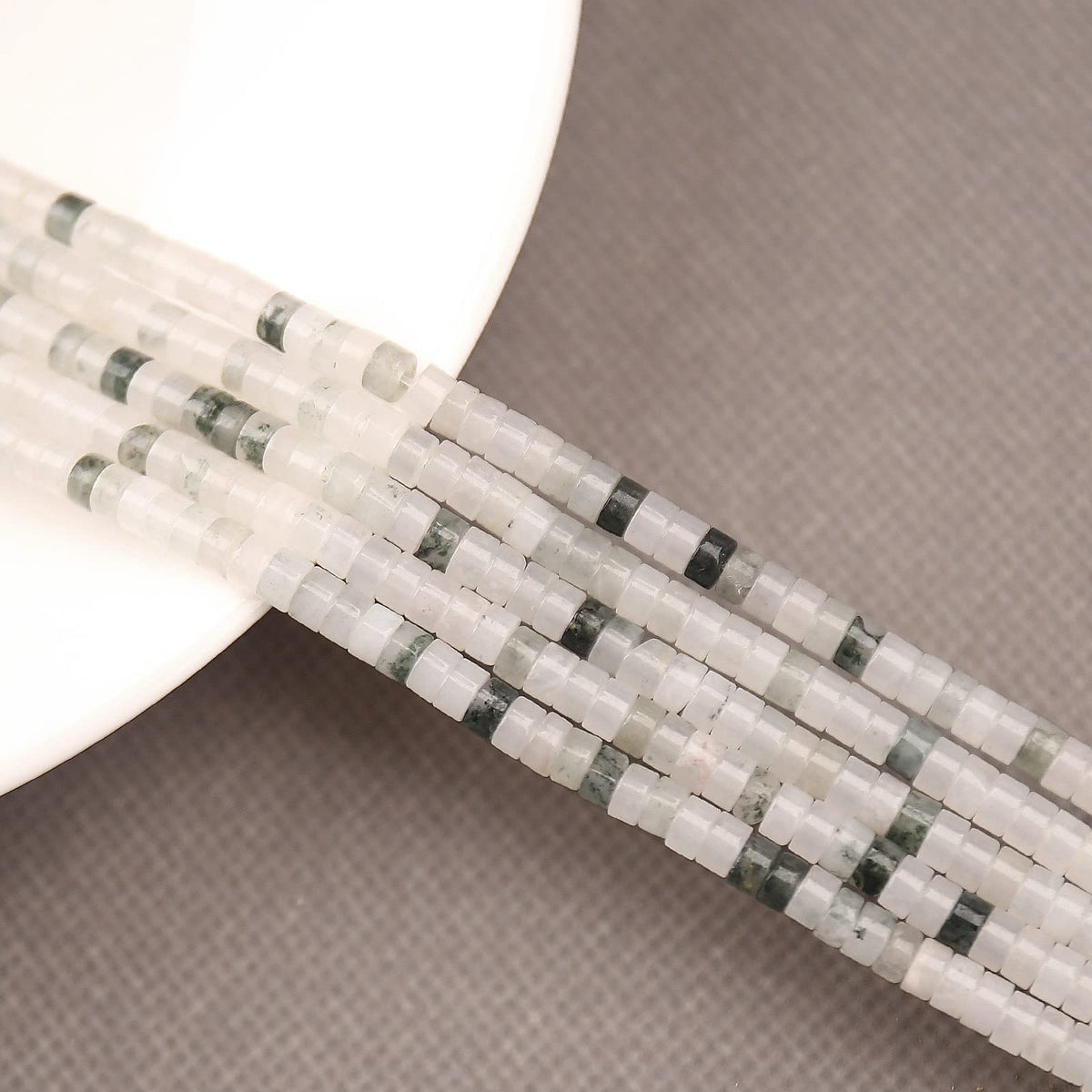 150PCs Natural Iceberg Jade Spacer Beads, Loose Semi Precious Flat Round Gemstone Heishi Disc Stone Beads for Beading Jewelry Making 4mm*2mm 38cm