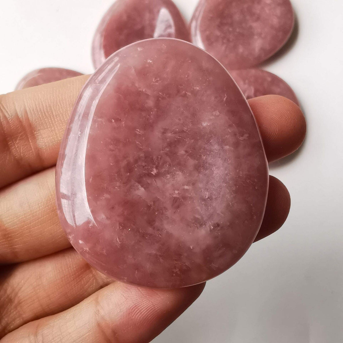 Loveliome Strawberry Quartz and Sodalite Thumb Worry Stone, Stress Relax Healing Reiki Crystal Pocket Palm Stones,Pack of 2