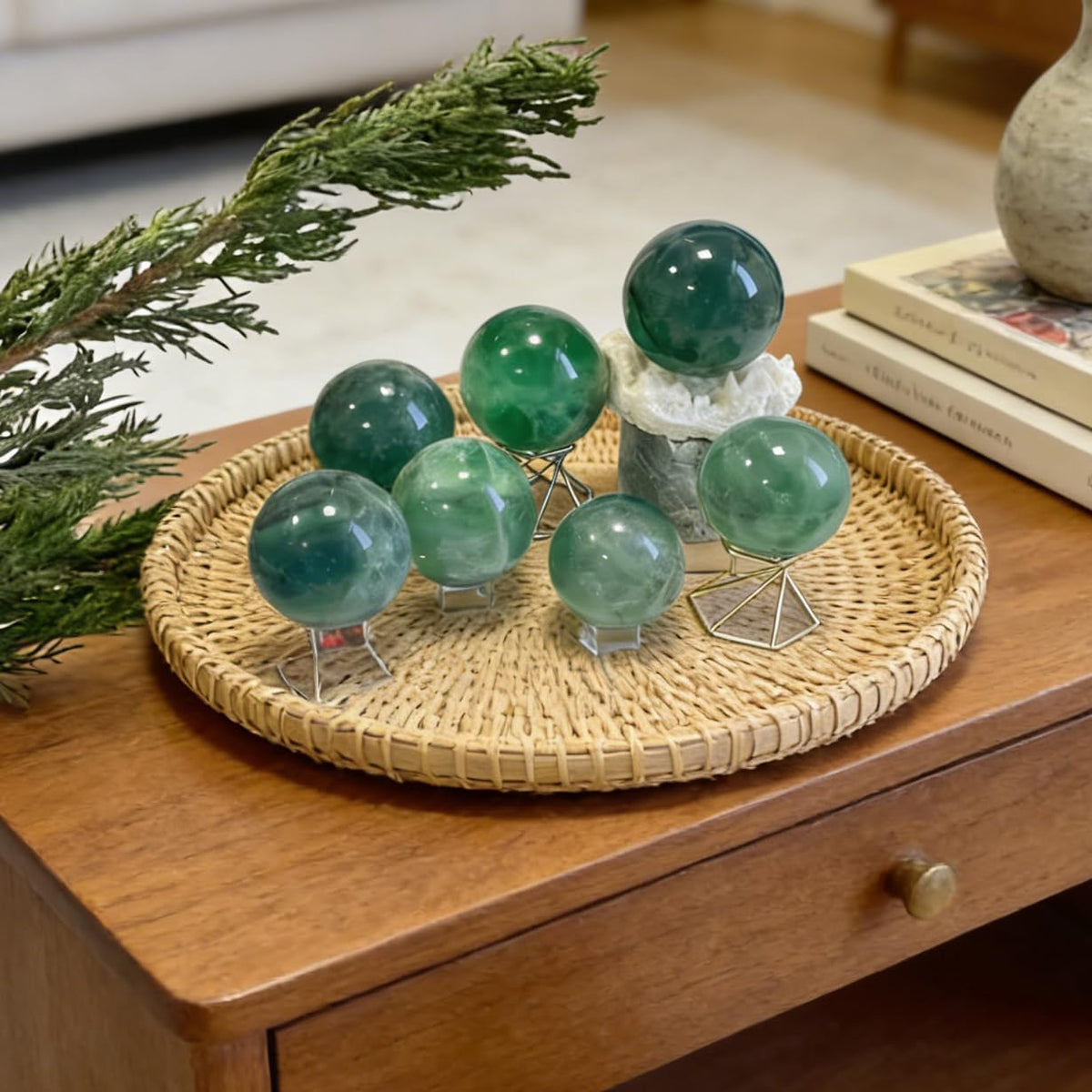 AierCrystal Natural Stone Crystal Sphere Feng Shui Home Decoration Ball Positive Energy Scrying Orb for Meditation Tool for Spiritual Space Purification Globe Diameter 5-6cm Green Fluorite Sphere