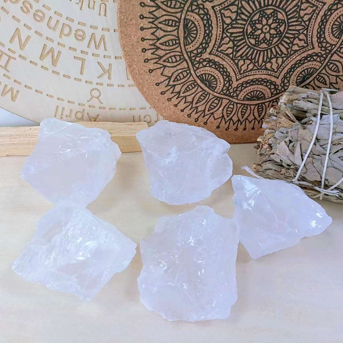 LAIDANLA Clear Quartz 2" Natural Rough Stones Crystal Large Raw Crystals Bulk Healing Cuarzo Gemstones for Reiki Healing Tumbling Fountain Rocks Wire Wrapping Decoration 4PCS 0.5lb