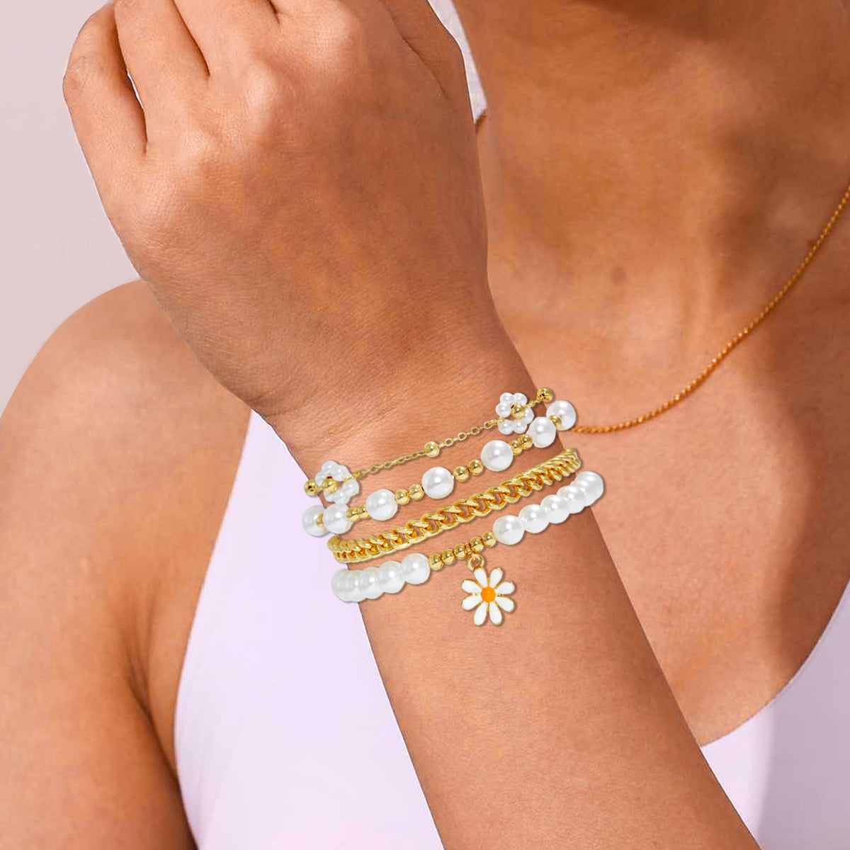 RISHEGAE White Daisy Bracelets for Women Stackable Gold Beads Bracelet Friendship Boho Summer Beach Heart Bracelets Stretch Heishi Beaded Jewelry Set