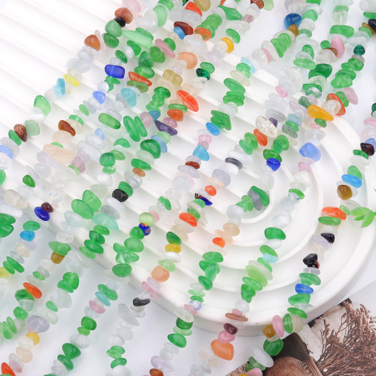 200pcs Natural Irregular Chip Stone Beads 5-8mm Pre-Drilled 30-inch Strand Semi-Precious Healing Crystal Beads for DIY Jewelry Making Bracelet Chakra Crafts Green-hued Cat's Eye