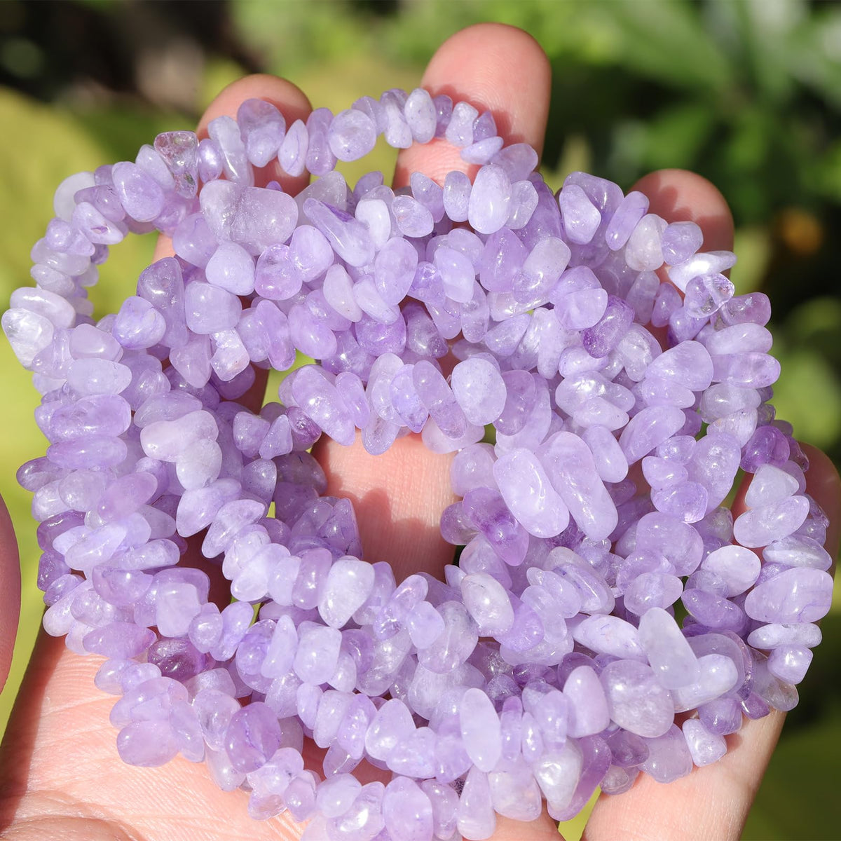 400pcs Natural Chip Stone Beads for Jewelry Making Lavender Amethyst 5-8mm Irregular Gemstones Healing Crystal Loose Rocks Bead Hole Drilled for Ring Earrings Necklace Bracelet Making DIY Art Crafts