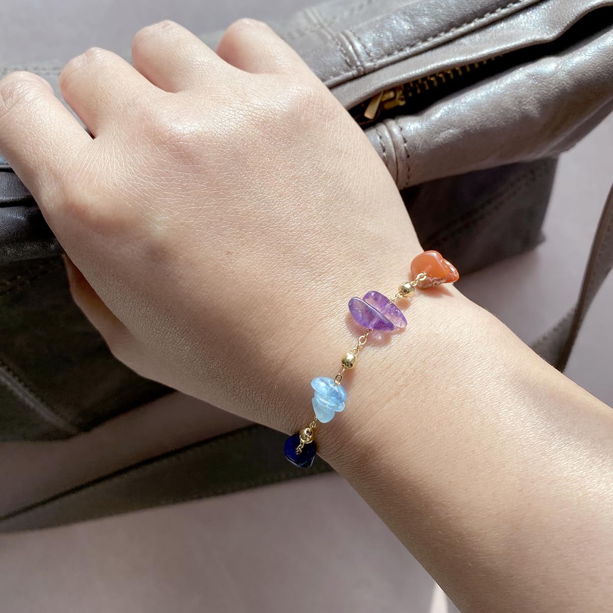Jewever Chip Tumbled gems Bracelets for Women Copper Plated 14k Gold Chain Healing Crystals and Gemstones Bracelet Birthday Stone Gifts (Chakra)