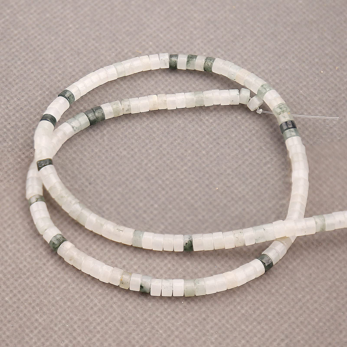 150PCs Natural Iceberg Jade Spacer Beads, Loose Semi Precious Flat Round Gemstone Heishi Disc Stone Beads for Beading Jewelry Making 4mm*2mm 38cm
