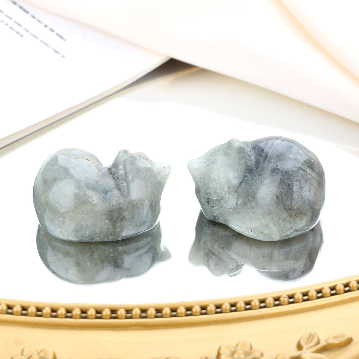 QINJIEJIE Cat Decor Statue White Labradorite Crystal Healing Stone Figurine Decor Polished Gemstones Cute Kitten Gifts Stocking Stuffers Home Office Desk Decor Cats Gifts for Cat Lover 1.6"