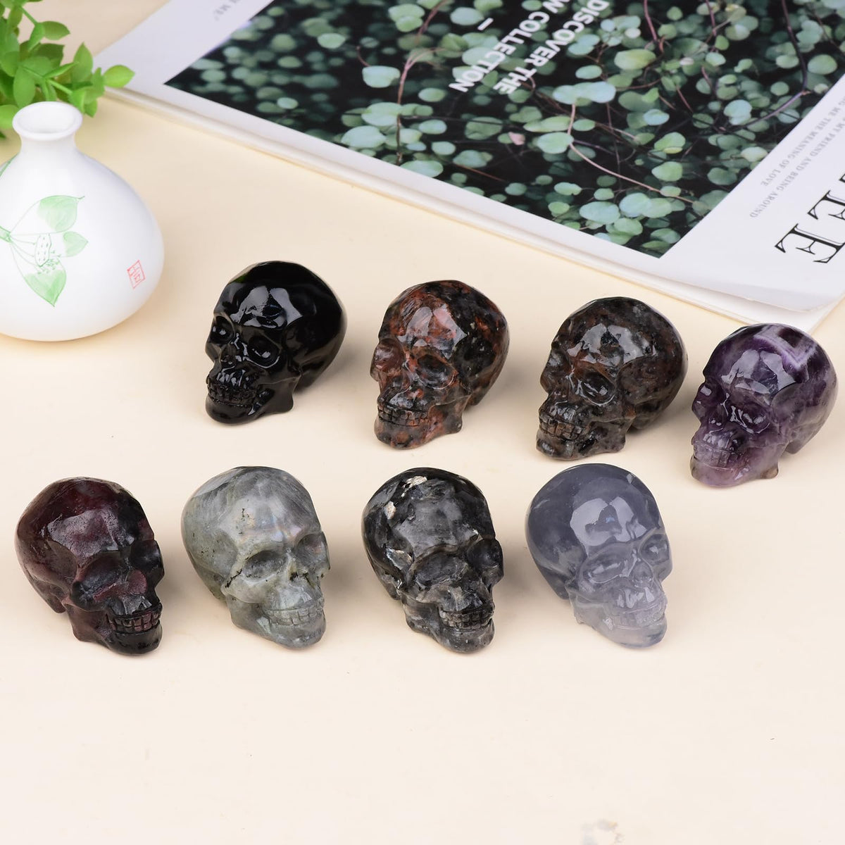 QLRSUXN 2 Inch Flame Yooperlite Stone Crystal Skulls Decor,Human Skull Sculpture Statues Healing Crystal Decor,Halloween Skull Figurines,Home Office Decoration Christmas Meditation Gifts for Men Women