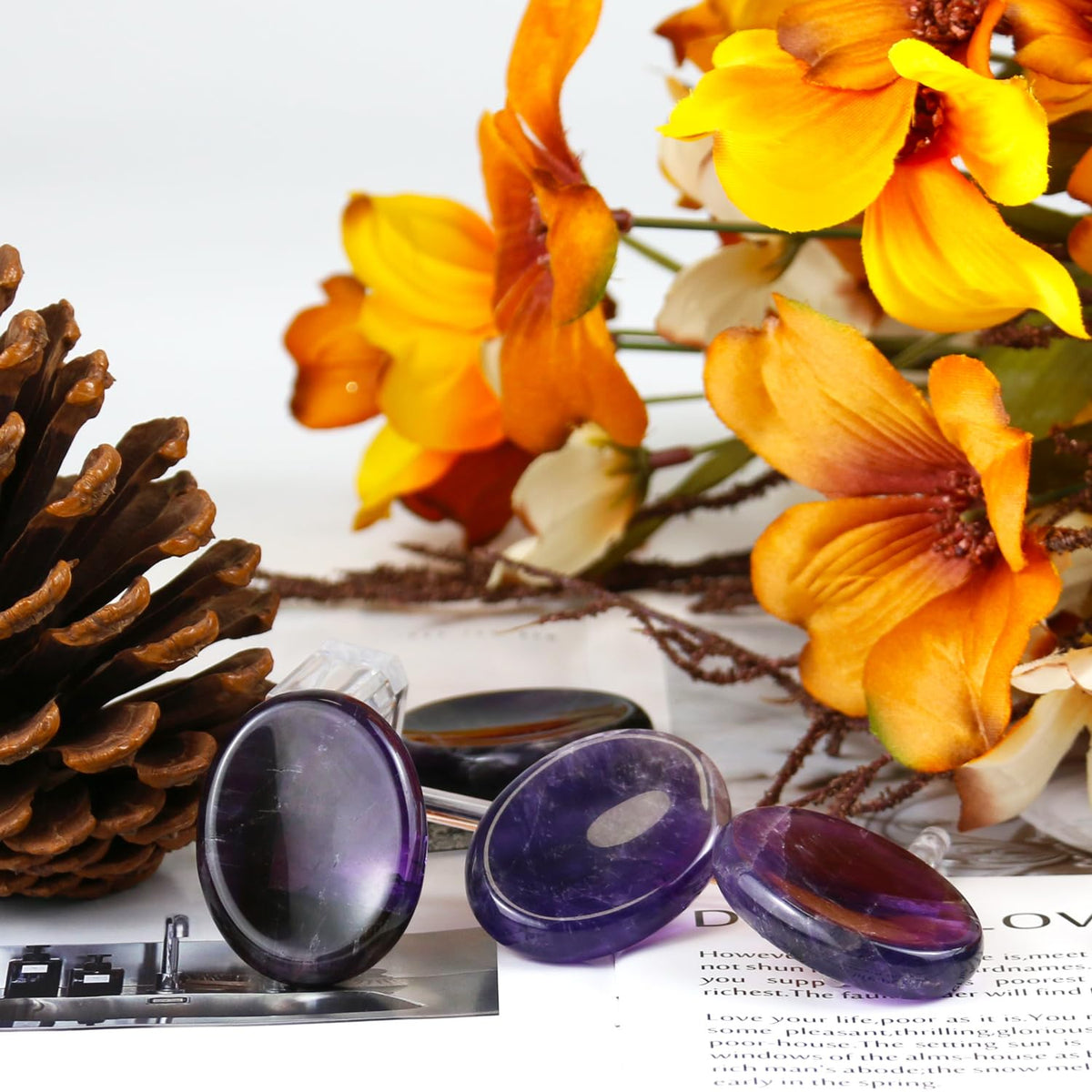Nvzi Worry Stones Amethyst Crystal Rock, Chakra Crystals and Healing Stones, Oval Palm Stone, Thumb Stone, Crystals for Beginners, Spiritual Gifts for Women, Meditation Accessories (1PCS)