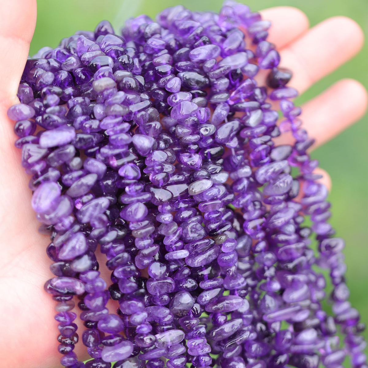 400pcs Natural Chip Stone Beads for Jewelry Making Amethyst 5-8mm Irregular Gemstones Healing Crystal Loose Rocks Bead Hole Drilled for Ring Earrings Necklace Bracelet Making DIY Art Crafts