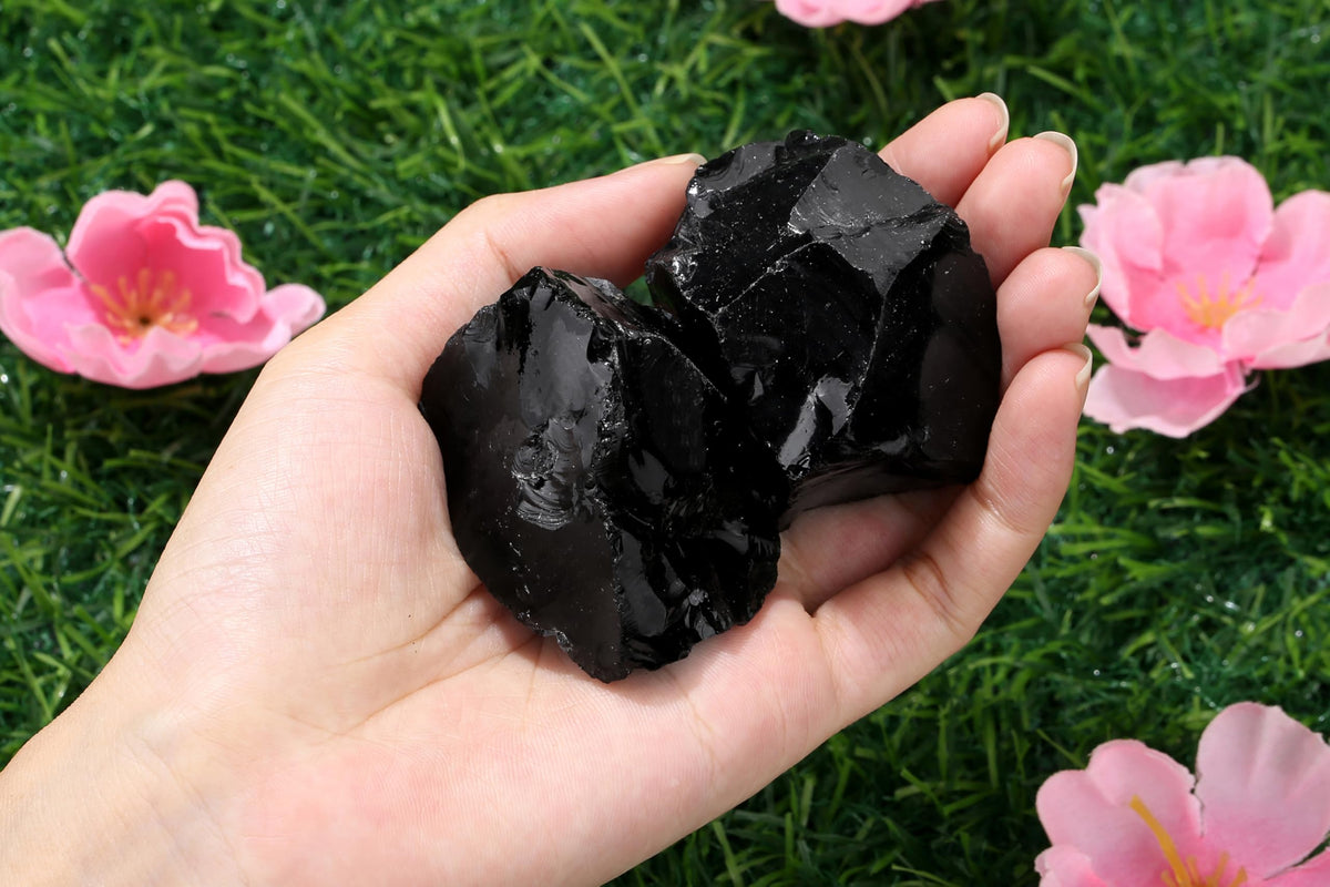 QINJIEJIE 2PCS Black Obsidian Raw Crystals 1.8-2.2" Natural Healing Stones Rough Crystal Rocks for Tumbling Cabbing Polishing Fountain Rocks Handmade DIY Decoration Gifts