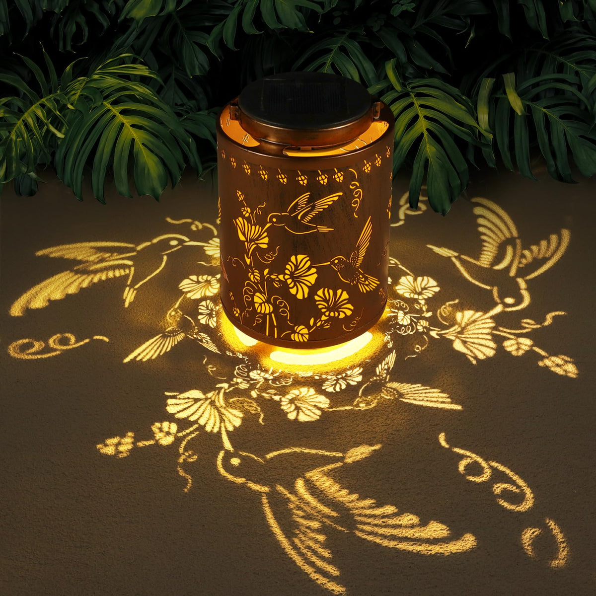 Solar Lanterns Outdoor Waterproof Garden Decor Gifts for Women Mon Grandma Metal Hanging Solar Lights Decoration for Outside LED Lanterns for Yard Patio Lawn Pathway（Hummingbirds）
