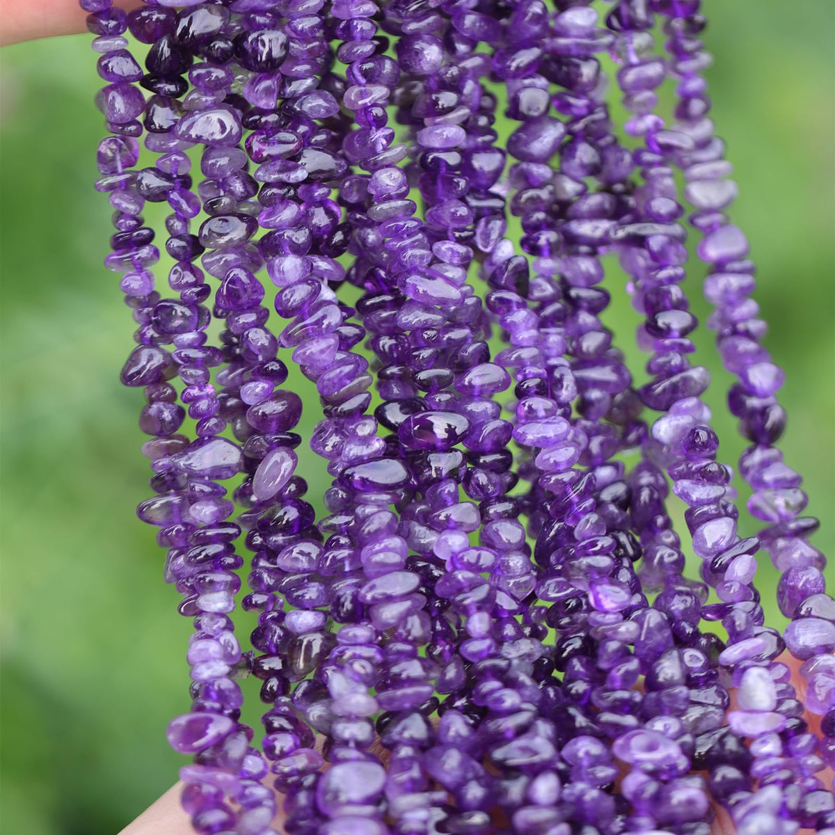 400pcs Natural Chip Stone Beads for Jewelry Making Amethyst 5-8mm Irregular Gemstones Healing Crystal Loose Rocks Bead Hole Drilled for Ring Earrings Necklace Bracelet Making DIY Art Crafts