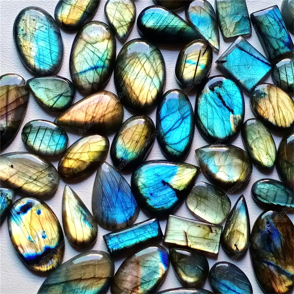 Anlingem 10Pcs Natural Labradorite Crystal Pendant Polished Stone Healing Palm Irregular Stones Rainbow Healing Meditation Birthday Gifts AL-10PCKIT