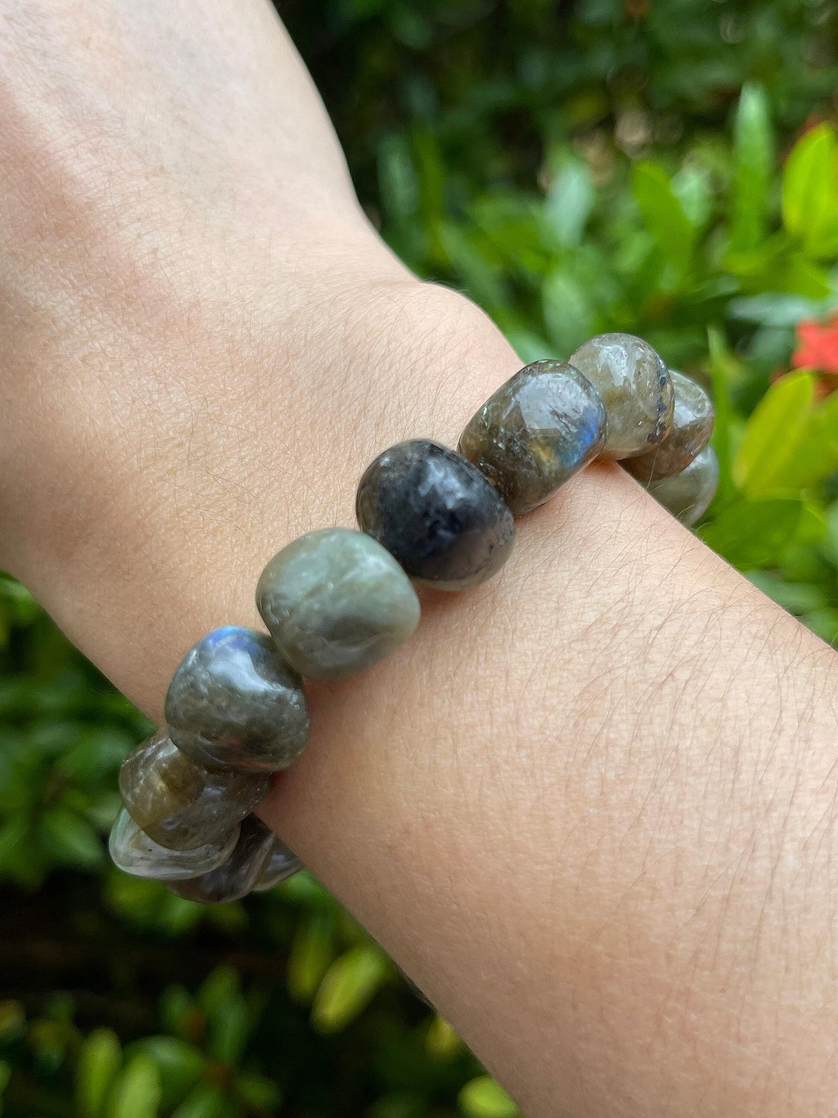 GAF TREASURES Labradorite Crystal Nugget Bracelet, Genuine Labradorite Tumbled Gemstone Bracelet, Healing Crystal Bracelet, Gift for Men & Women (1)