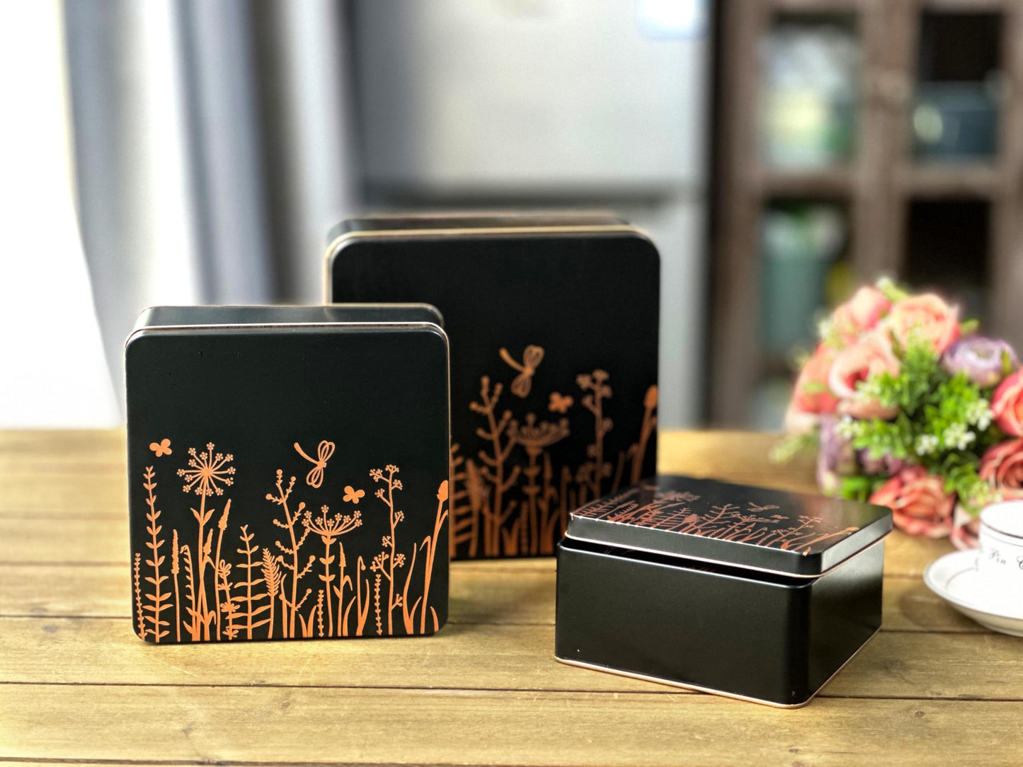 PHILPETY Decorative Storage Box Rural Tin Gift Box Tinplate Candy Cookie Jars Square Storage Containers with Lids for Chocolate Candy Tea Coffee Cosmetics Jewelry Photos Gift Case 3Pcs