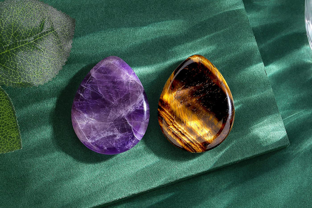 QINJIEJIE 2PCS Worry Stone Amethyst Tiger's Eye Healing Crystals Hand Carved Gemstones Thumb Pocket Stones Meditation Crystal Reiki Water Drop Shaped Palm Stone for Anxiety Therapy