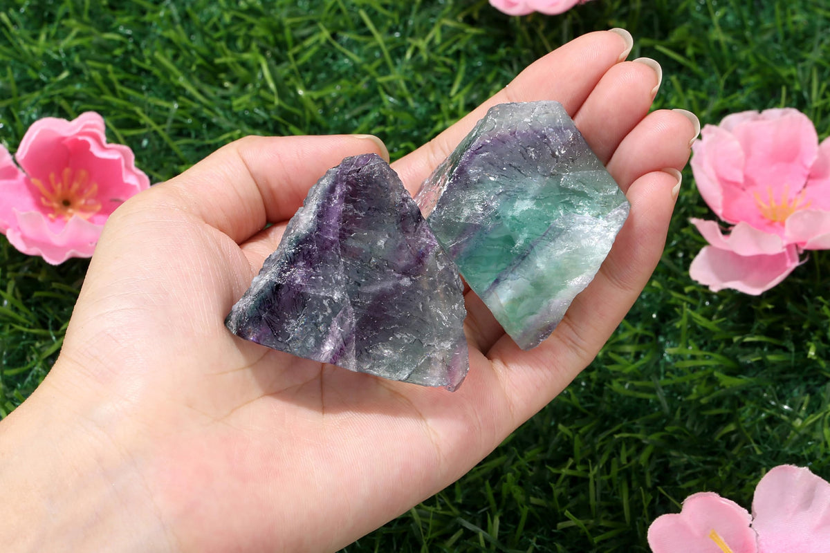 QINJIEJIE Fluorite Crystal 2PCS Raw Crystals 1.8-2.2'' Color Stones Natural Crystals Healing Stones Bulk Large Stones for Tumbling Cabbing Fountain Rocks Polishing Handmade DIY Gifts