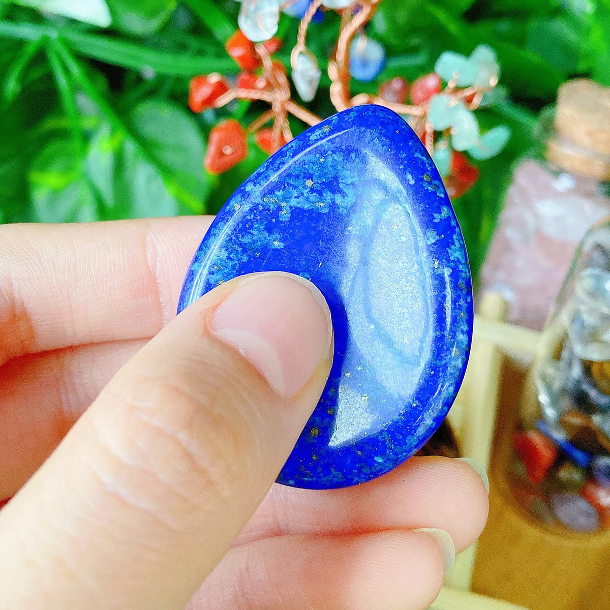 QINJIEJIE 2PCS Crystals Thumb Worry Stone for Anxiety Tiger's Eye Lapis Lazuli Healing Crystals Hand Carved Pocket Palm Gemstones Meditation Crystal Reiki Relax Stone Anxiety Relief Items