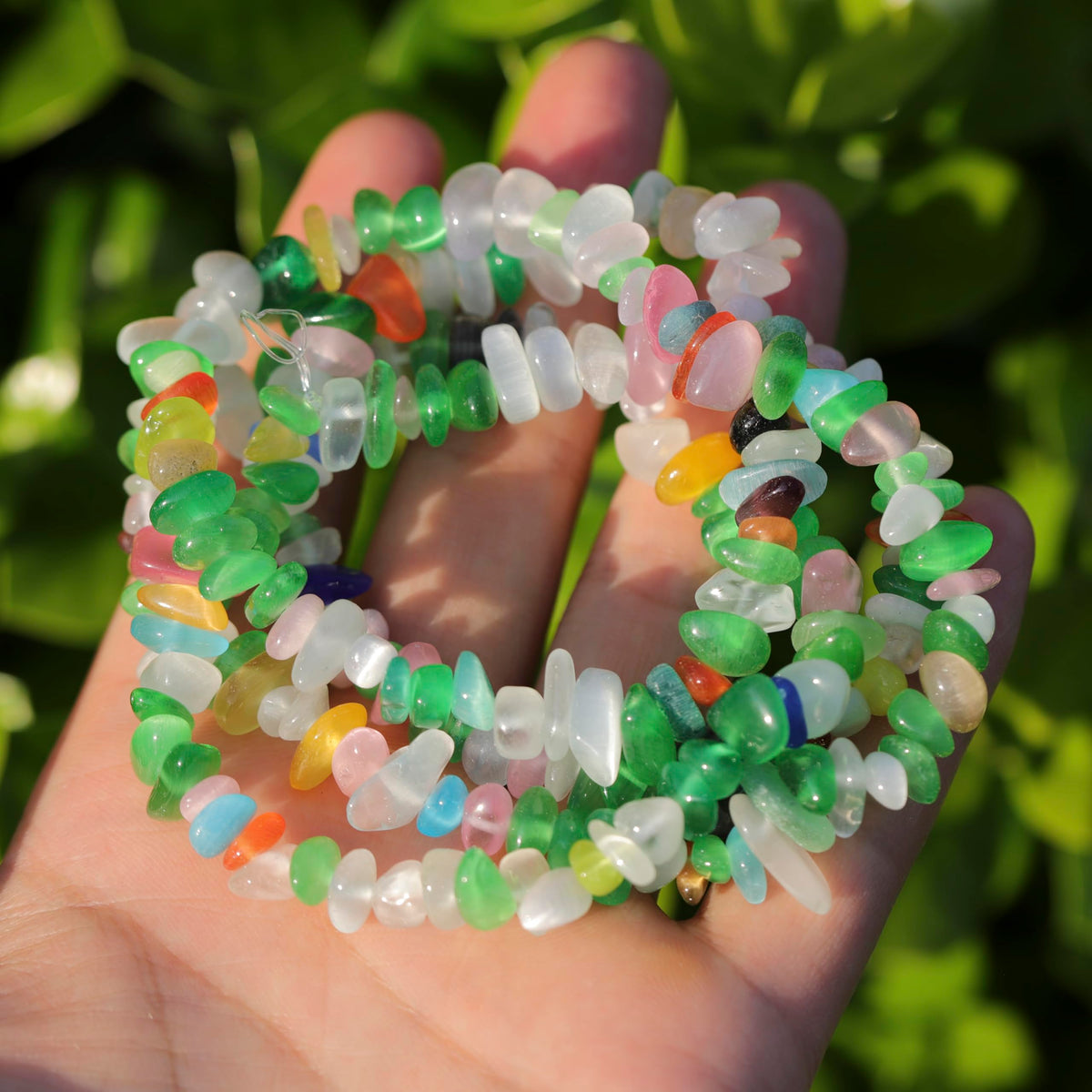 200pcs Natural Irregular Chip Stone Beads 5-8mm Pre-Drilled 30-inch Strand Semi-Precious Healing Crystal Beads for DIY Jewelry Making Bracelet Chakra Crafts Green-hued Cat's Eye