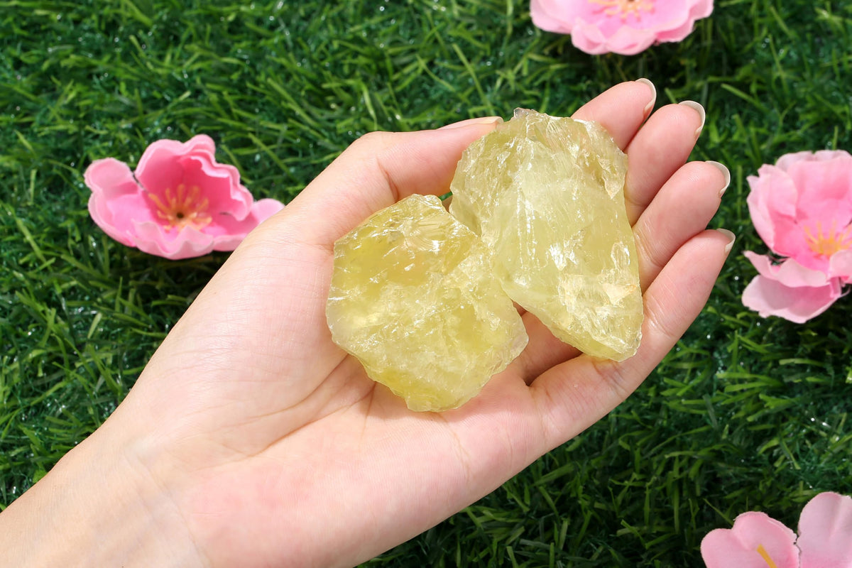 QINJIEJIE 2PCS Citrine Raw Crystals 1.8-2.2'' Rough Crystals Healing Stones Bulk Natural Large Crystal Stones for Tumbling Cabbing Handmade DIY Decoration Gifts Polishing Fountain Rocks