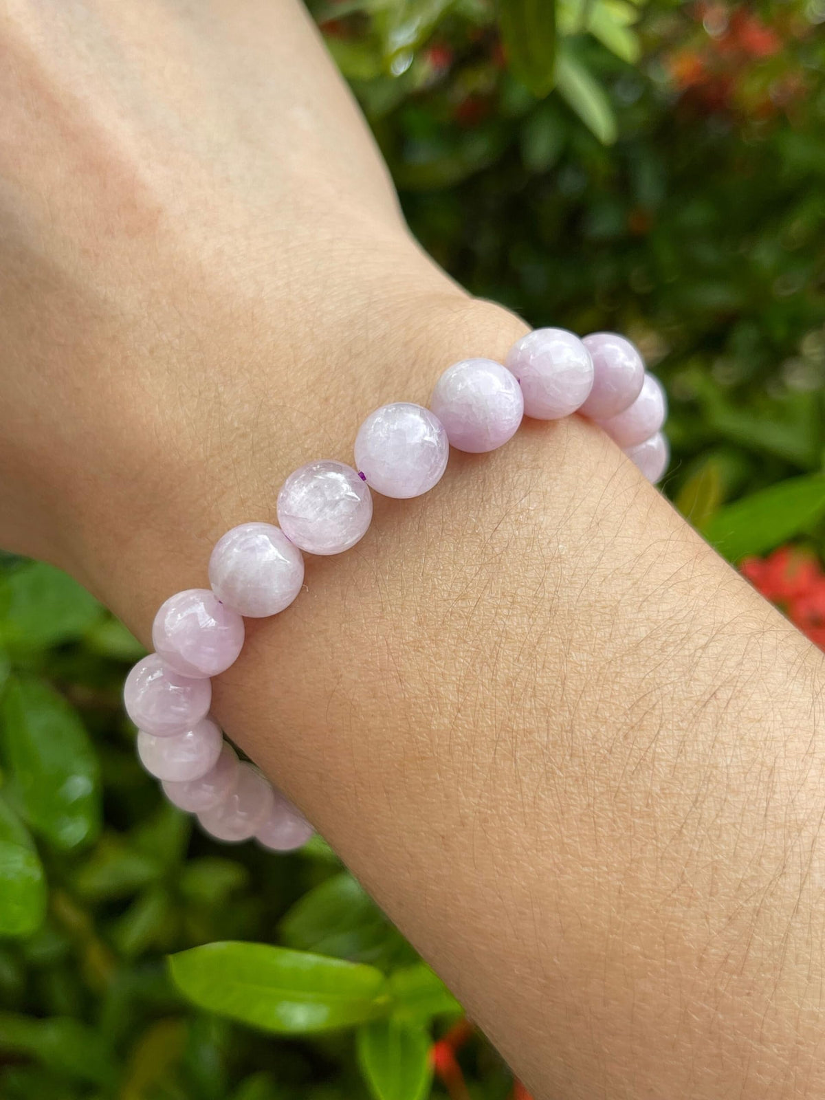 GAF TREASURES Kunzite Crystal Bead Bracelet 6-8mm, Genuine Kunzite Stretch Gemstone Bracelet, Healing Crystal Bracelet, Gift for Men & Women (1)