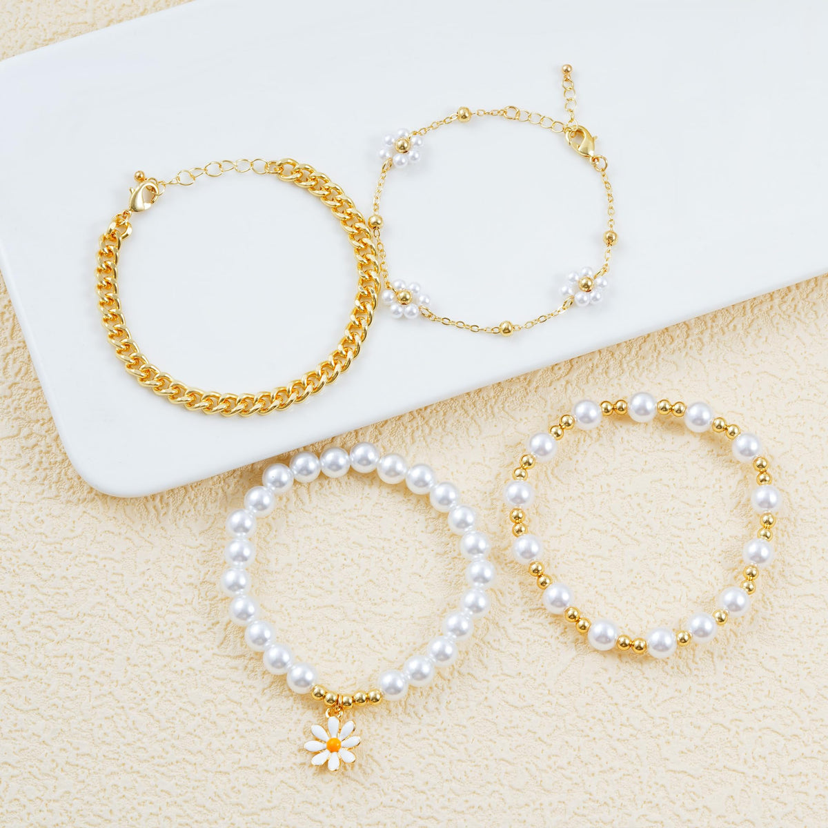RISHEGAE White Daisy Bracelets for Women Stackable Gold Beads Bracelet Friendship Boho Summer Beach Heart Bracelets Stretch Heishi Beaded Jewelry Set
