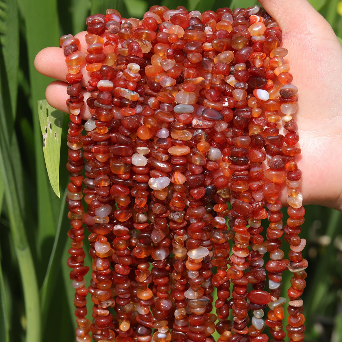 400pcs Natural Chip Stone Beads for Jewelry Making Red Agate 5-8mm Irregular Gemstones Healing Crystal Loose Rocks Bead Hole Drilled for Ring Earrings Necklace Bracelet Making DIY Art Crafts