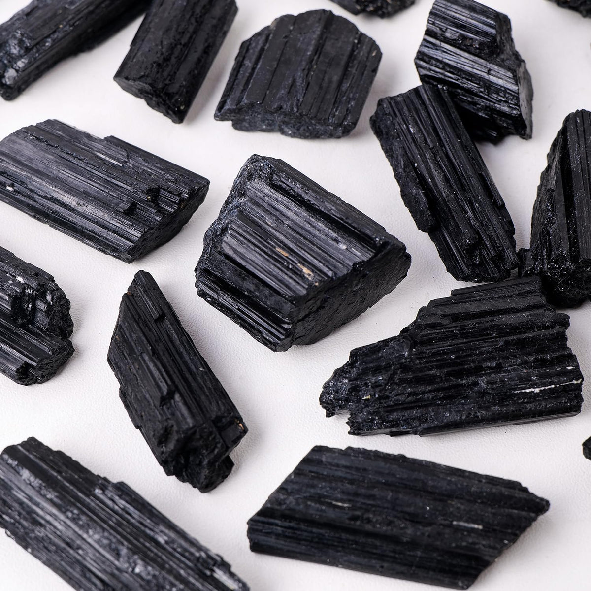 Apengshi 2PCS Natural Raw Black Tourmaline Crystal Healing Protect Your Energy Rough Black Tourmaline Crystal for Meditation Chakra Balance Tumbling Polishing Fountain Garden Decor
