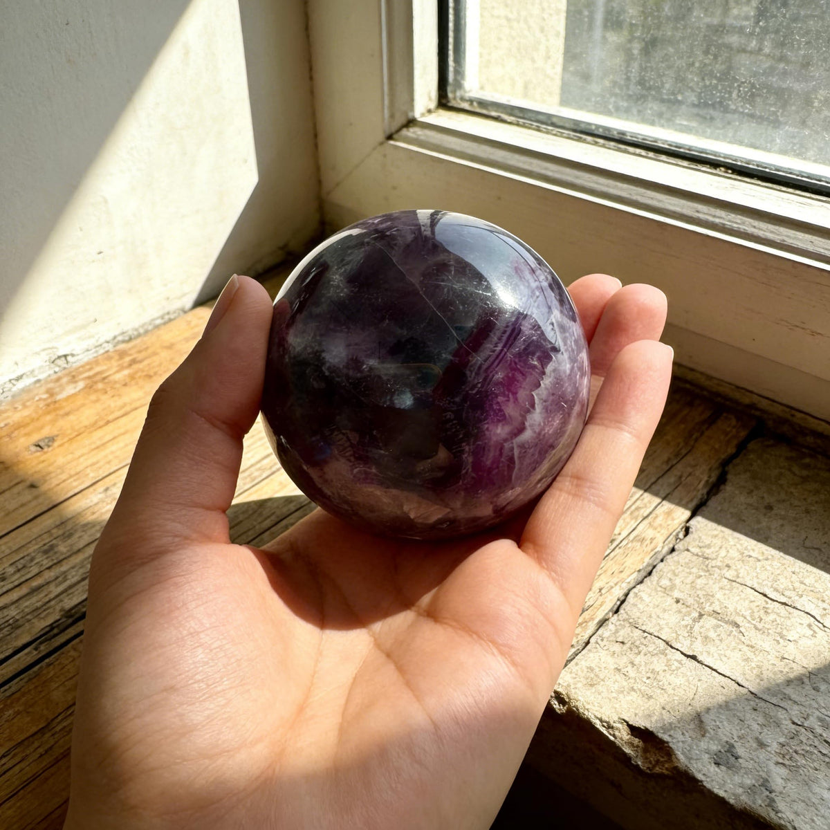 AierCrystal Natural Stone Crystal Sphere Feng Shui Home Decoration Ball Positive Energy Scrying Orb for Meditation Tool for Spiritual Space Purification Globe Diameter4-5cm Fluorite Sphere