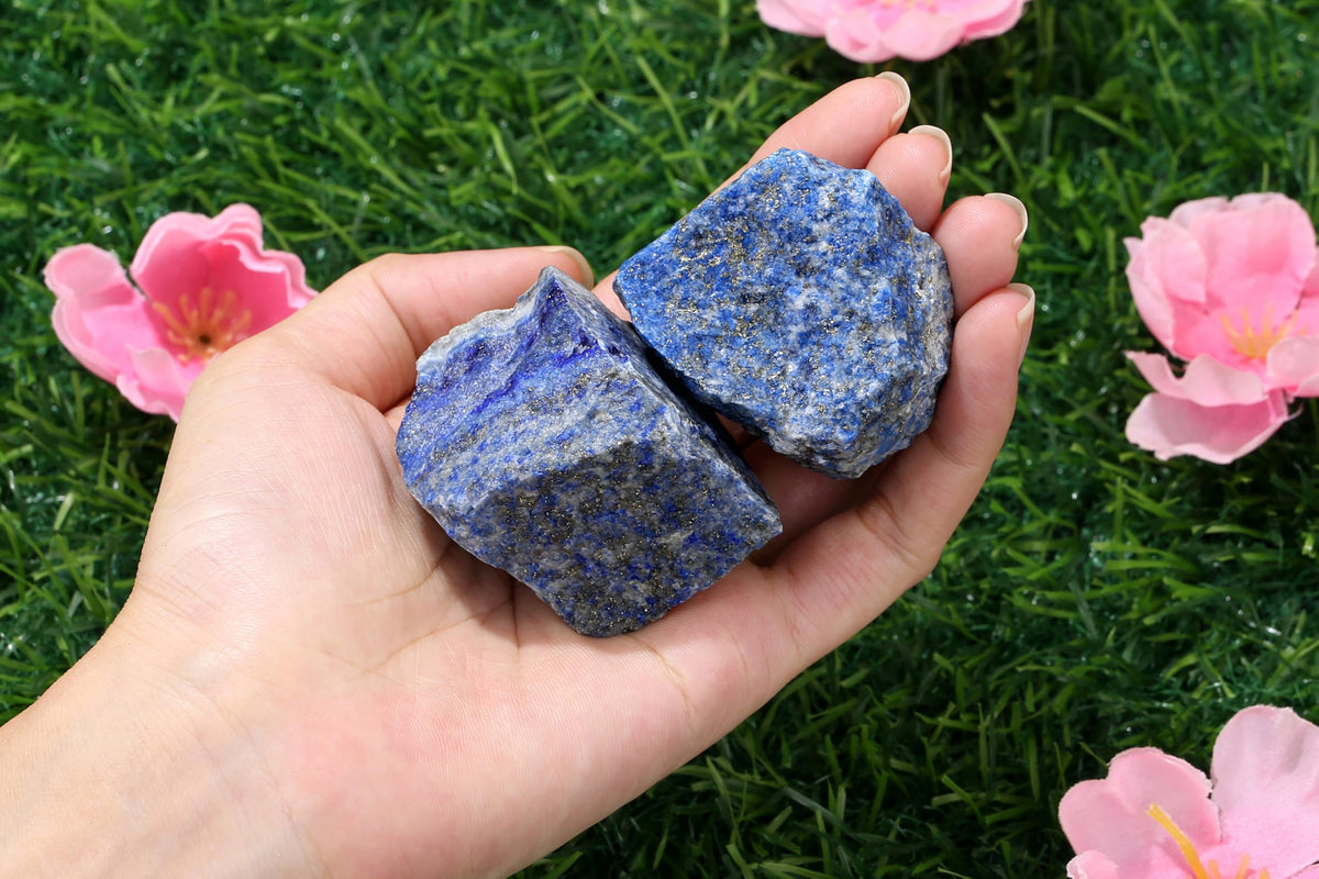 QINJIEJIE Lapis Lazuli 2PCS Natural Rough Crystal 1.8-2.2'' Rocks Bulk Large Healing Crystal Rocks Stones for Tumbling Cabbing Polishing Fountain Rocks DIY Decoration Gifts