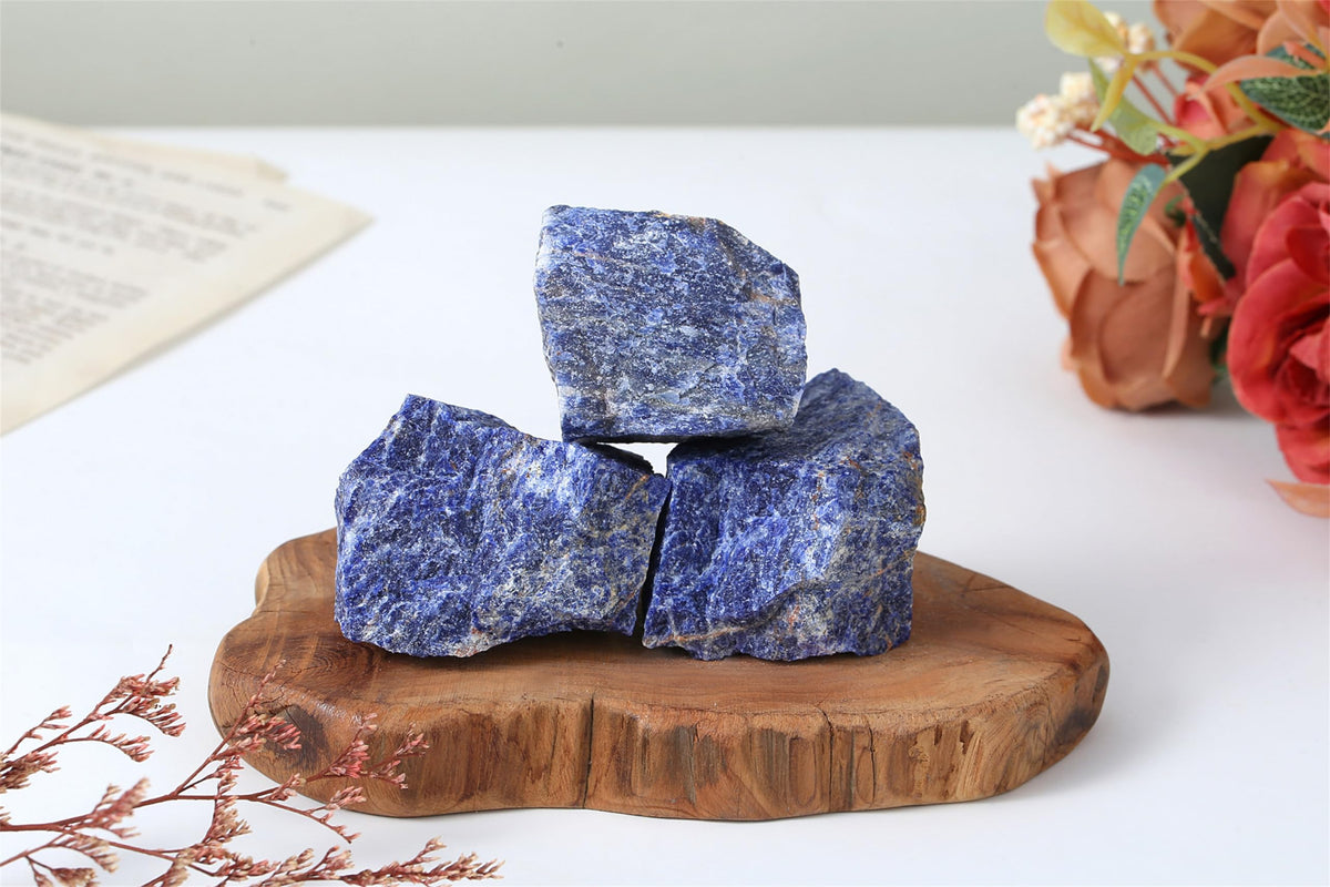 YATOJUZI Blue Sodalite 1.8-2.2" Natural Raw Stones and Healing Crystals Large Stone Rough Crystal Rocks for Tumbling Cabbing Polishing Fountain Rocks Decoration 1PCS