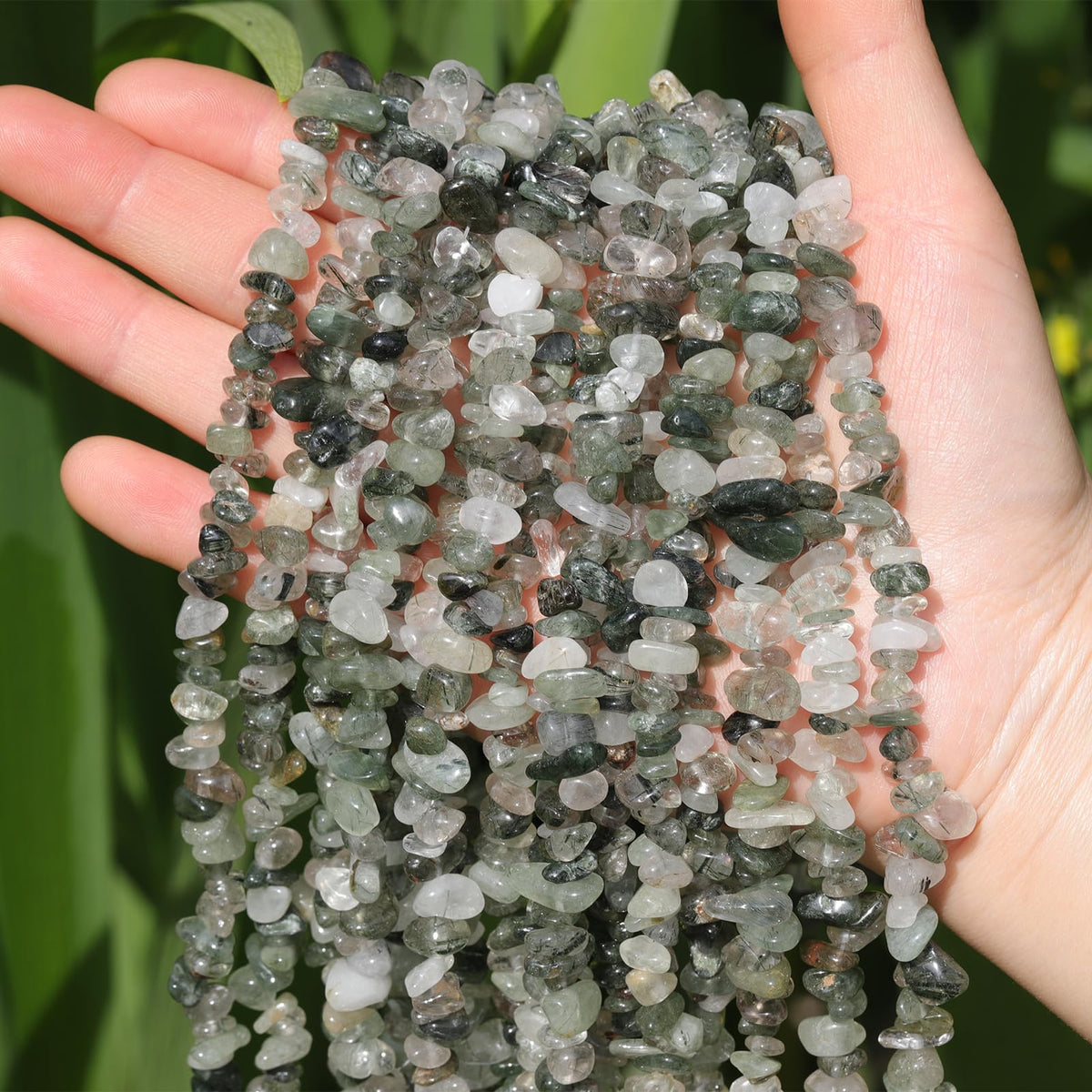200pcs Natural Irregular Chip Stone Beads 5-8mm Pre-Drilled 30-inch Strand Semi-Precious Healing Crystal Beads for DIY Jewelry Making Bracelet Chakra Crafts Green Rutilated Quartz