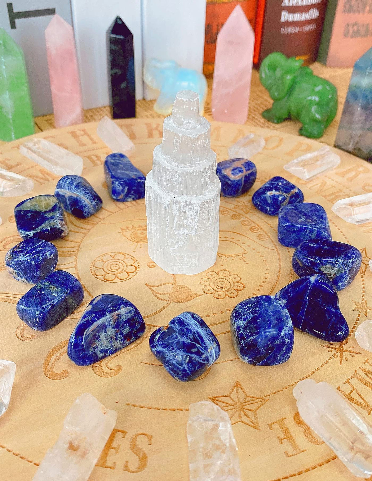 QINJIEJIE Lapis Lazuli Crystals Brazilian Polished Stone 0.6-1" Natural Irregular Stone Tumbled Reiki Healing Crystal for Succulents Plants Vase Filler Decoration Bulk 0.45 LBS