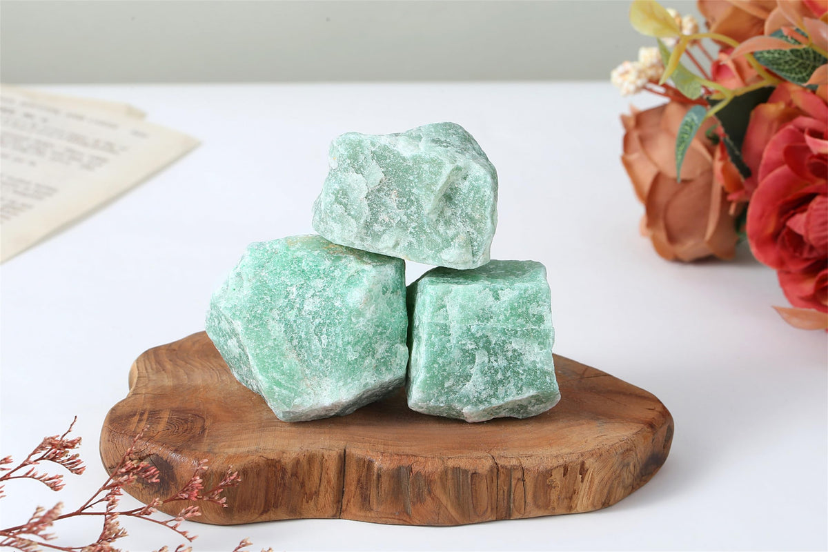 YATOJUZI Green Aventurine 1.8-2.2" Natural Raw Stones and Healing Crystals Large Stone Rough Crystal Rocks for Tumbling Cabbing Polishing Fountain Rocks Decoration 1PCS