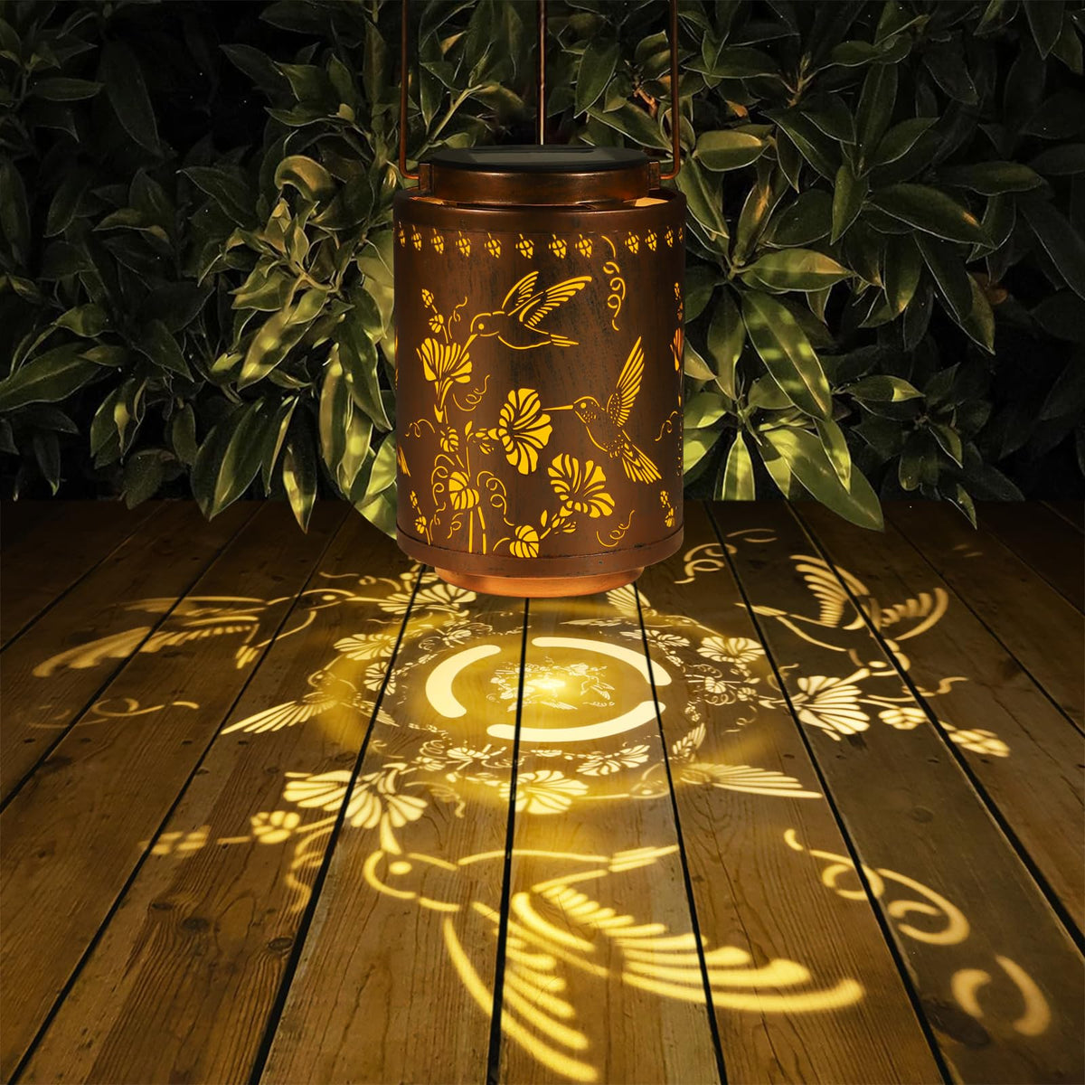 Solar Lanterns Outdoor Waterproof Garden Decor Gifts for Women Mon Grandma Metal Hanging Solar Lights Decoration for Outside LED Lanterns for Yard Patio Lawn Pathway（Hummingbirds）