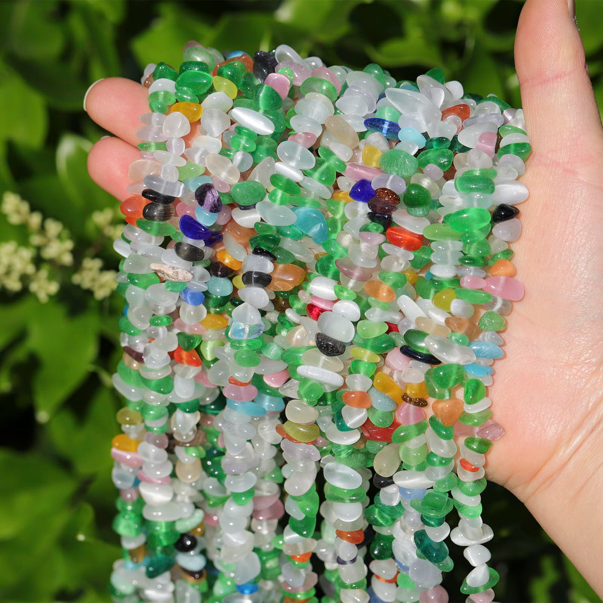 200pcs Natural Irregular Chip Stone Beads 5-8mm Pre-Drilled 30-inch Strand Semi-Precious Healing Crystal Beads for DIY Jewelry Making Bracelet Chakra Crafts Green-hued Cat's Eye