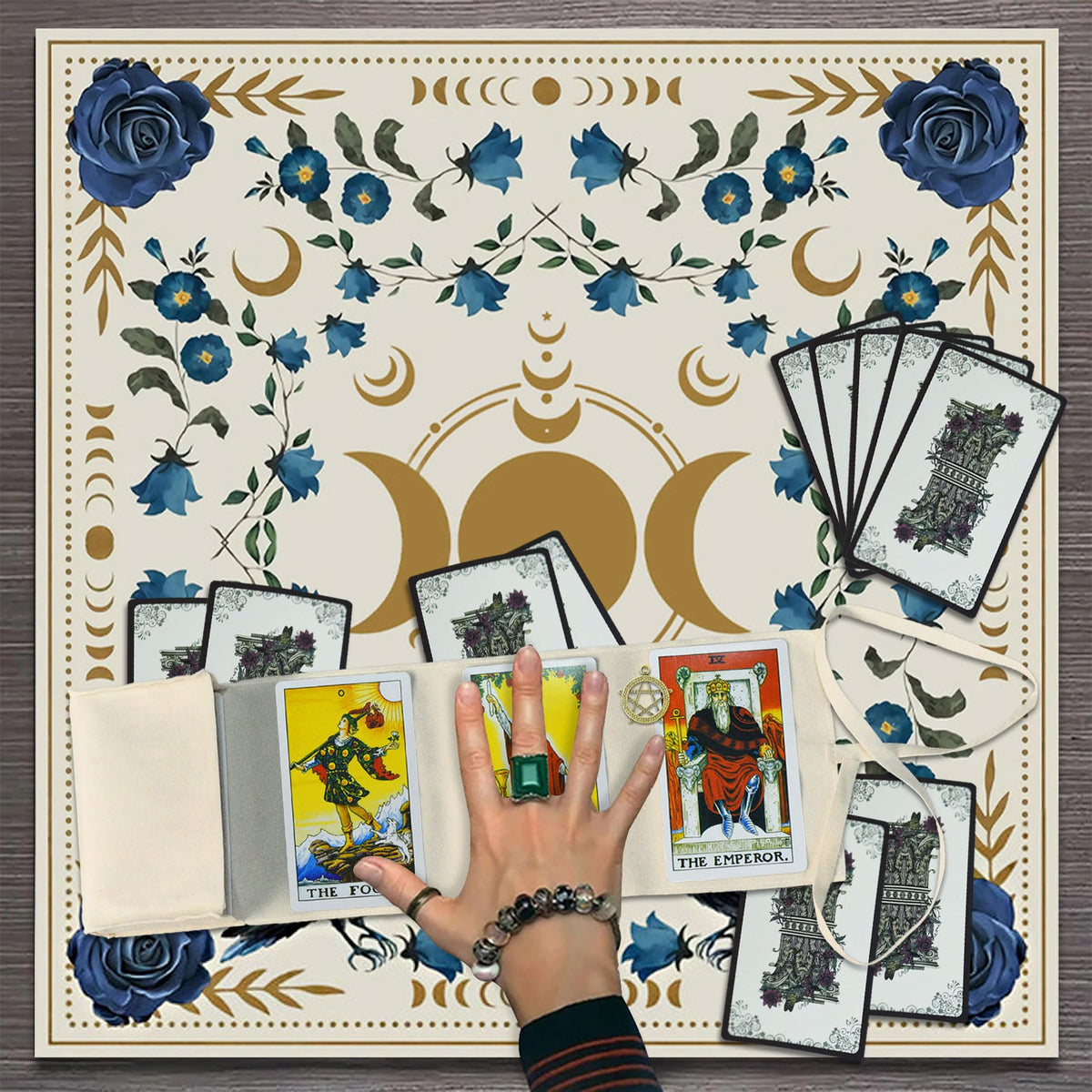 Knana Tarot Altar Cloth - Silk Witchcraft Mat for Reading - Includes Tarot Card Bag (Sun Moon)