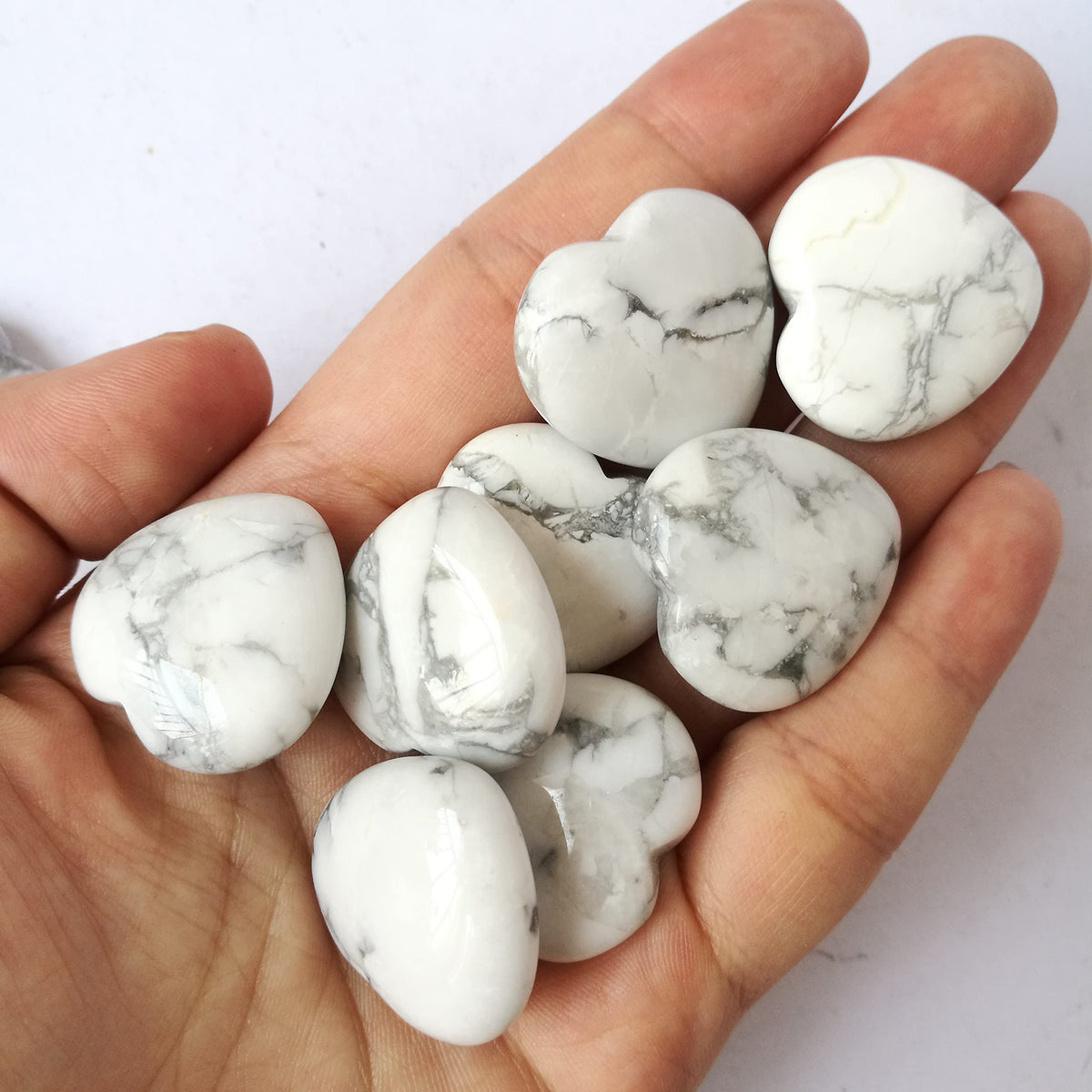 Bacatgem 3 Pcs Natural White Howlite Turquoise Pocket Palm Thumb Healing Crystal Heart Love Worry Stones,1 inches Reiki Balancing Crystal and Healing Stones