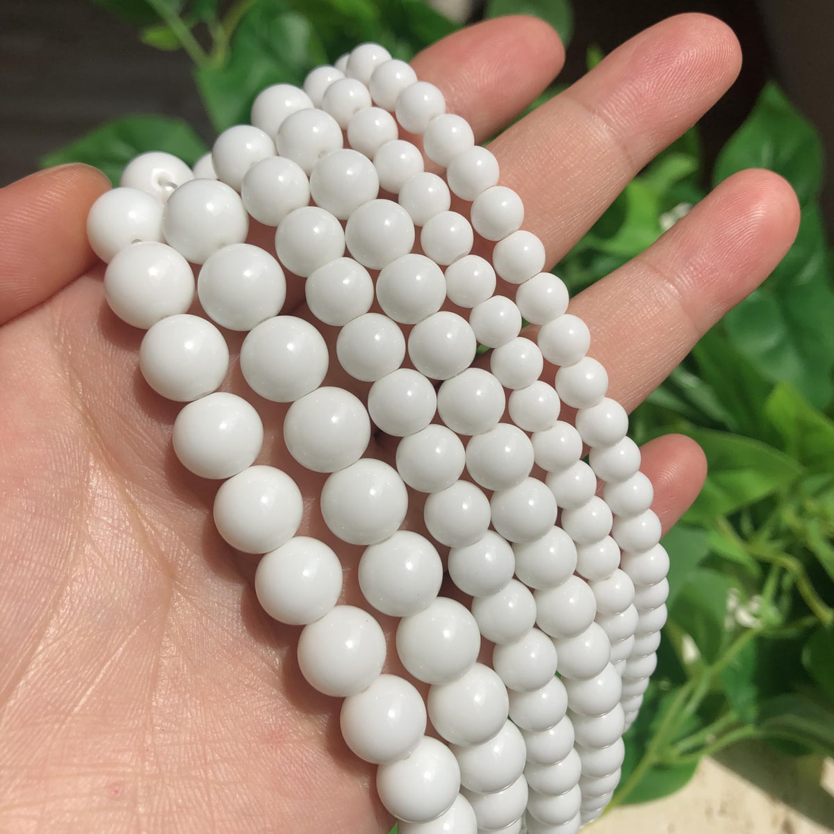 Yochus 45pcs White Tridacna Beads，8mm Healing Power Natural Stone Round Loose Beads for Jewelry Making Earring Necklace DIY Crafts