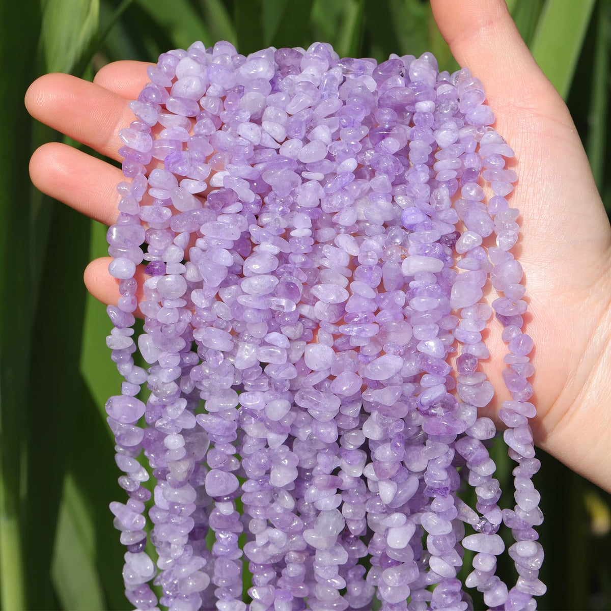 400pcs Natural Chip Stone Beads for Jewelry Making Lavender Amethyst 5-8mm Irregular Gemstones Healing Crystal Loose Rocks Bead Hole Drilled for Ring Earrings Necklace Bracelet Making DIY Art Crafts