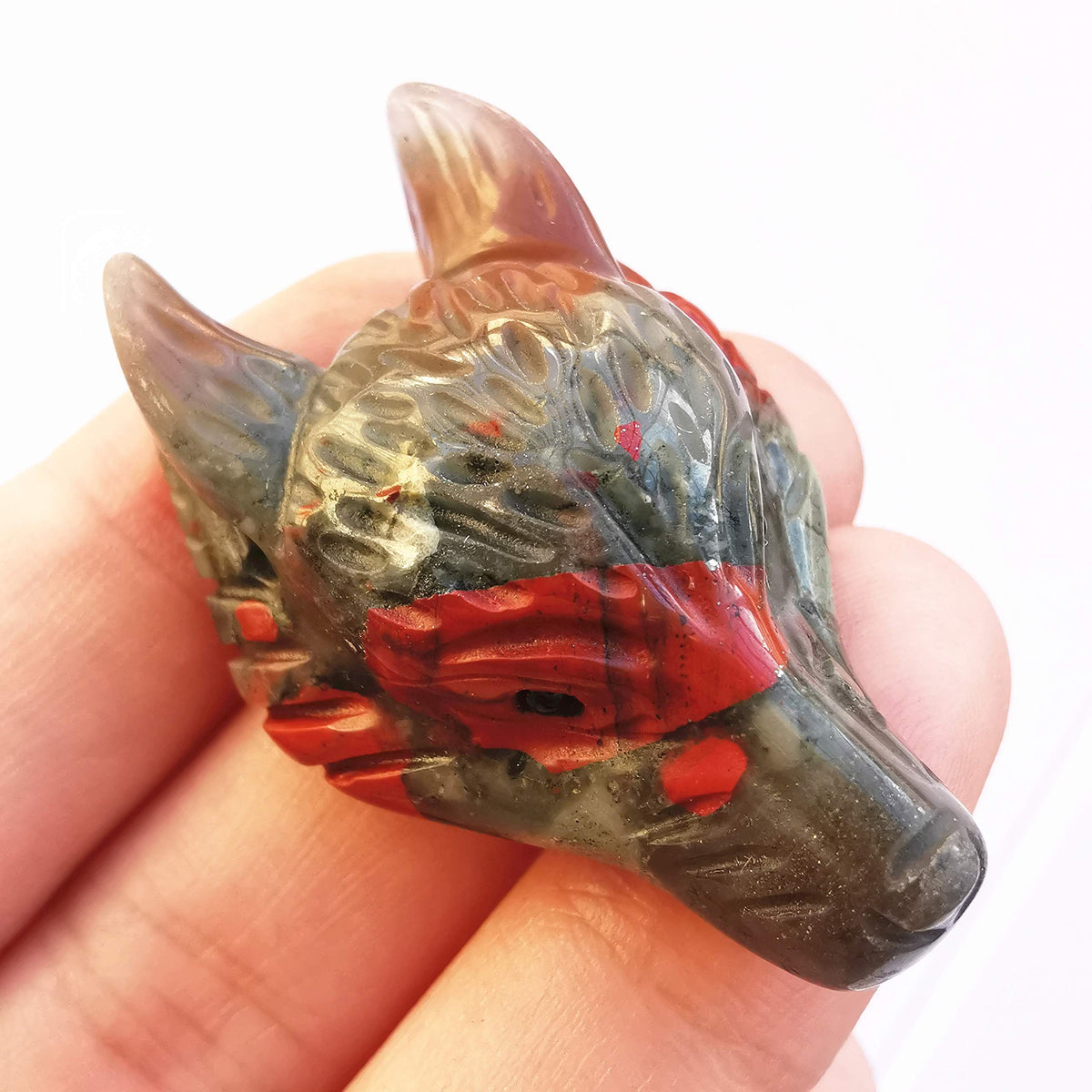 Bacatgem Natural African Bloodstone 1.57 inchs Wolf Head Pocket Crystals and Healing Stone Figurine,Haped DIY-Jewelry Pendant