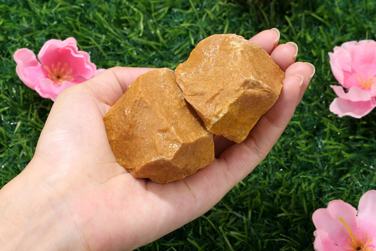 QINJIEJIE Yellow Aventurine 2PCS Raw Crystals 1.8-2.2'' Natural Crystals Healing Stones Bulk Large Stones for Tumbling Cabbing Polishing Handmade DIY Decoration Gifts