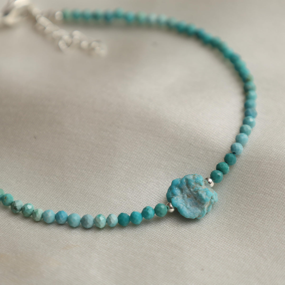 Gempires Real Turquoise Beaded Bracelet with Raw Gemstone Handmade Jewelry December Birthstone Crystal Jewelry Hypoallergenic 8 Inch Silver Plated Dainty Birthday Gifts for Women